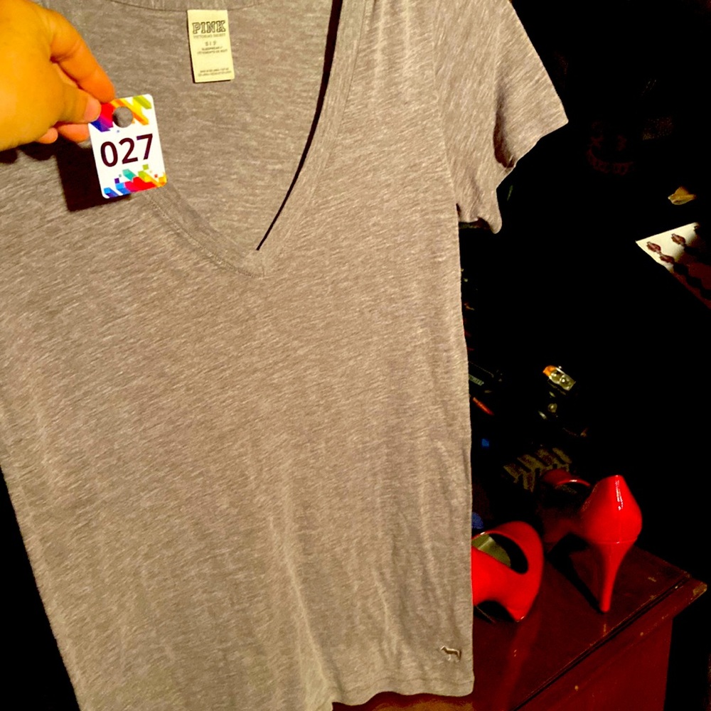 #27 Voctoria Secert Pink [GRAY]Tee shirt Size small